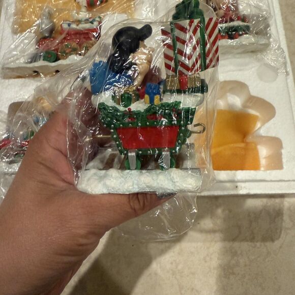 Danbury Mint Peanut Gallery Charlie Brown Christmas Train Snoopy - Picture 8 of 11